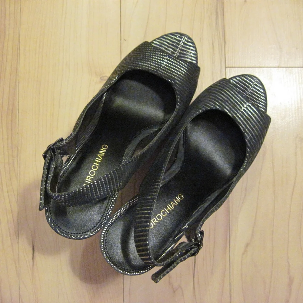 Arturo Chiang NWOT textured leather slingback 7.5